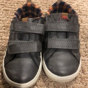 Carter’s Toddler Boys Size 8, Velcro close shoes